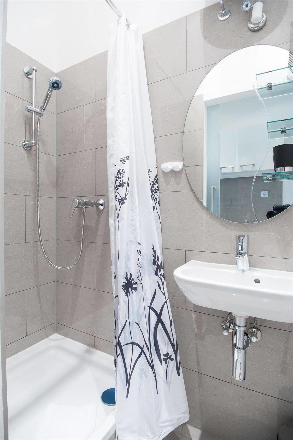 Royal Resort Apartments Westbahnhof ウィーン エクステリア 写真